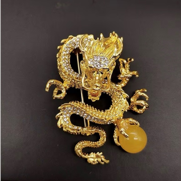 Dragon Fantasy Brooch with Faux Pearl Modern New Gold Tone - Picture 10 of 10